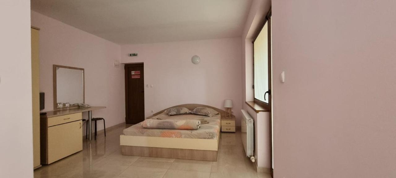 Семеен Хотел Илиевата Къща Saparewa Banja Exterior foto