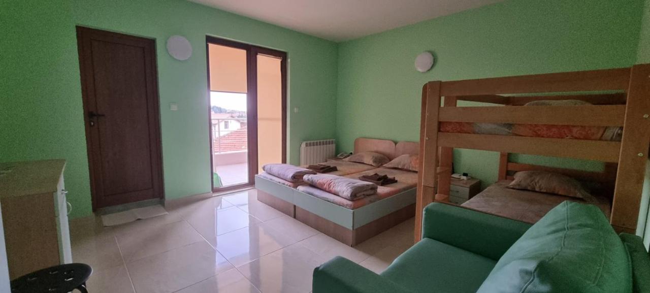 Семеен Хотел Илиевата Къща Saparewa Banja Exterior foto