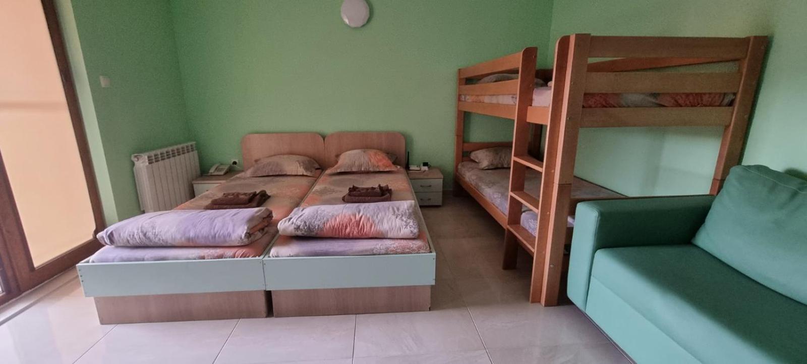Семеен Хотел Илиевата Къща Saparewa Banja Exterior foto